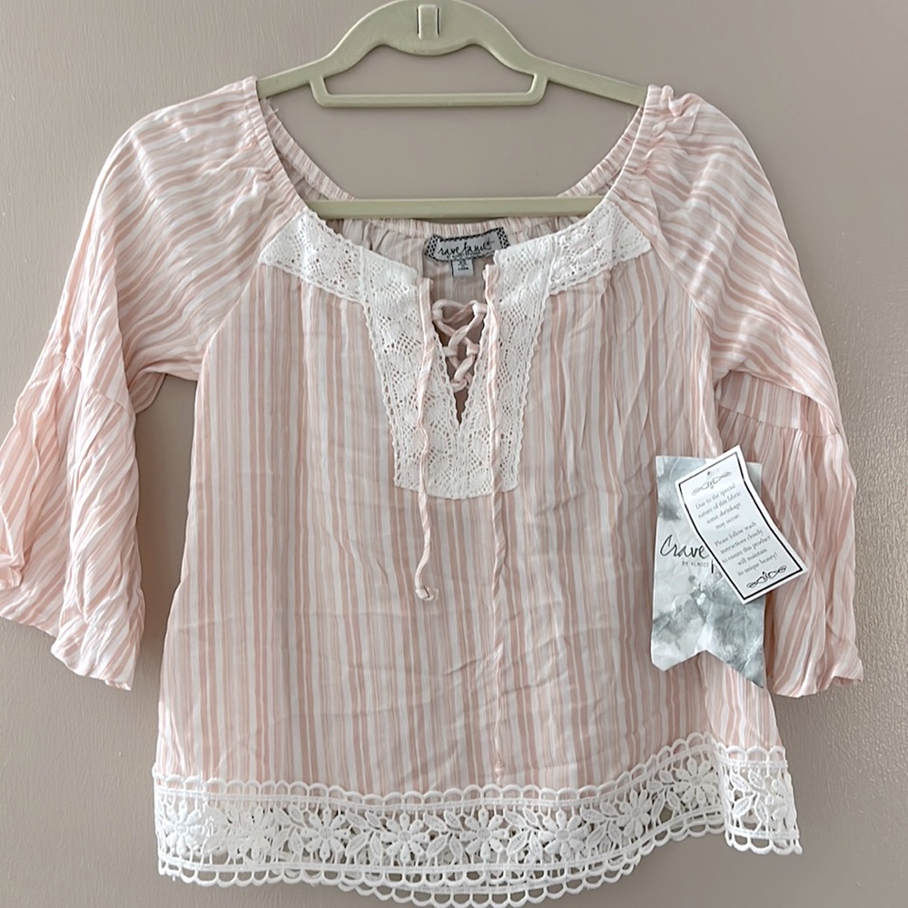 CRAVE FAME. XS.  Beautiful top. NWT